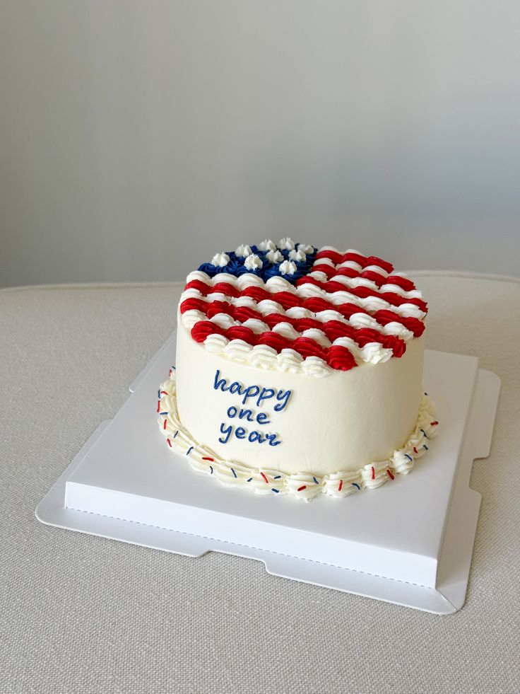 Torta personalizzata con decorazione a bandiera